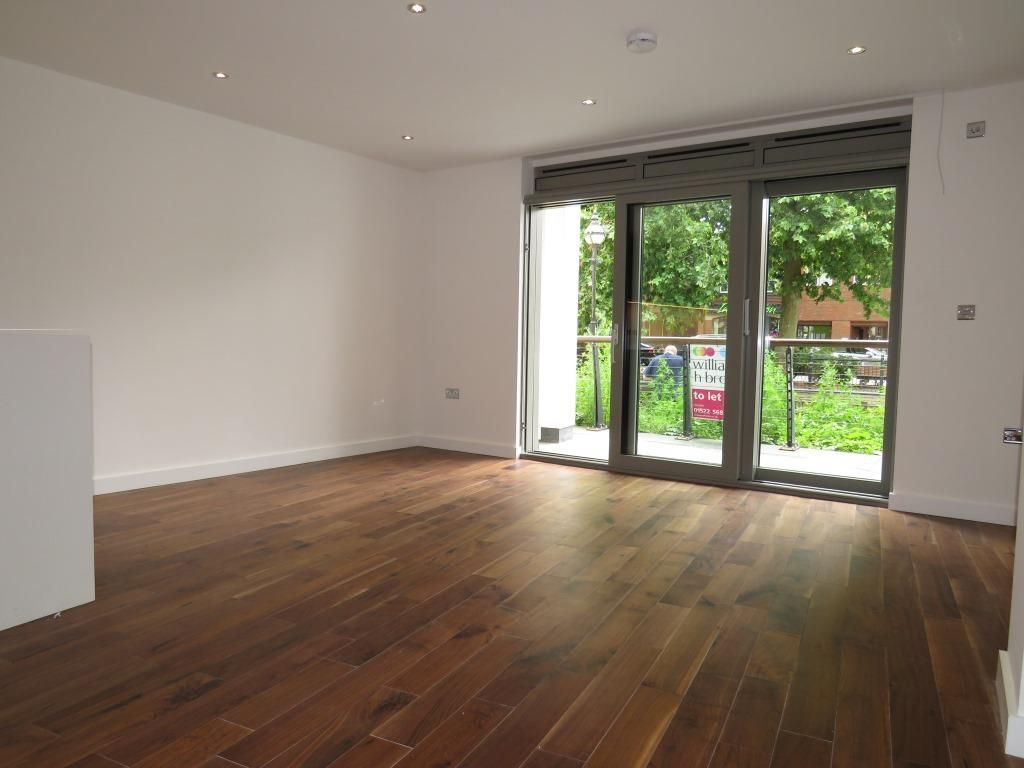 Property photo 3 of 18 Living Room