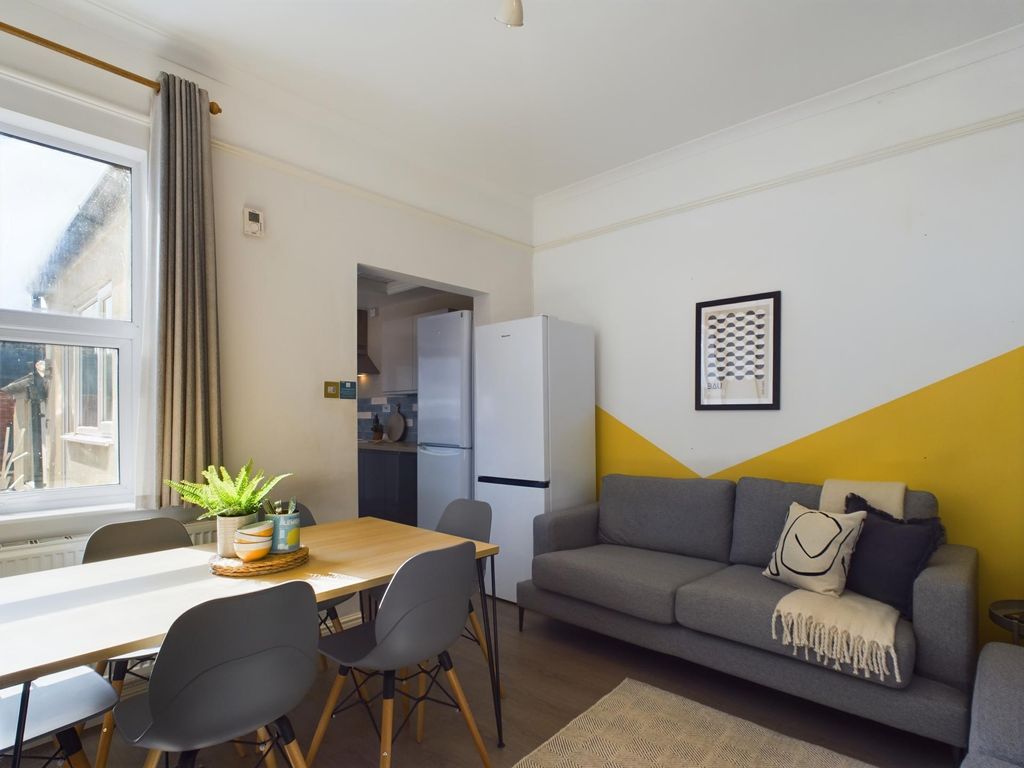 Property photo 1 of 11 A Bright, Modern Living Room Featuring A Comfortab...