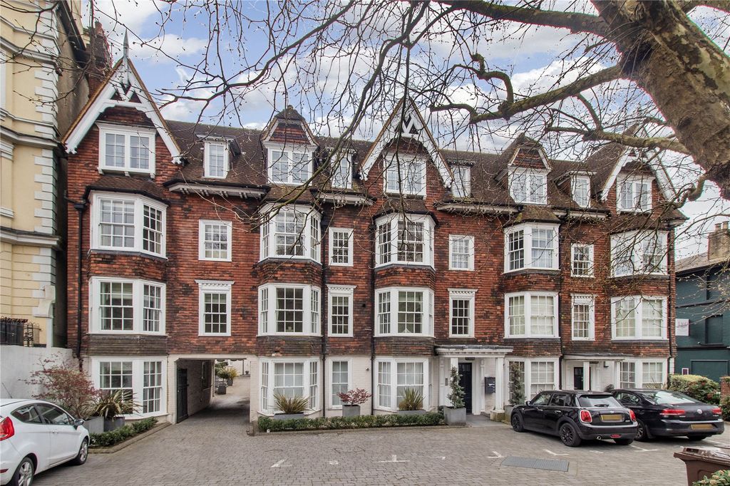 Property photo 1 of 14 8 Castle House