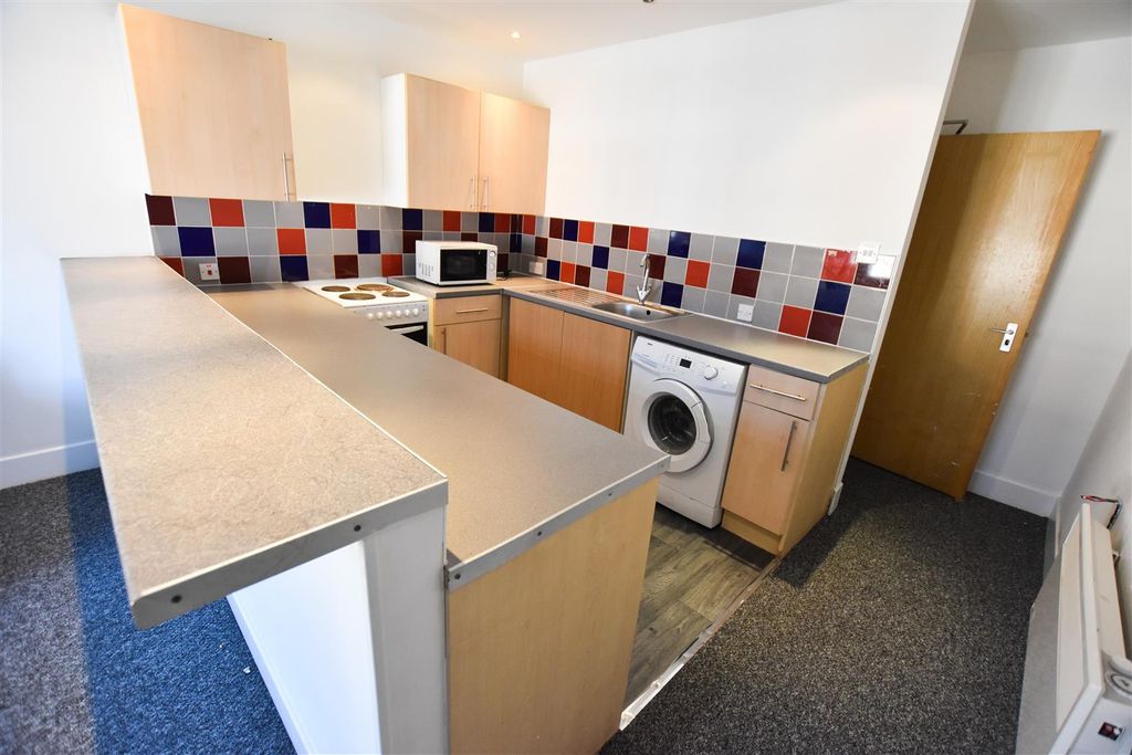 4 bed flat for sale Leicester