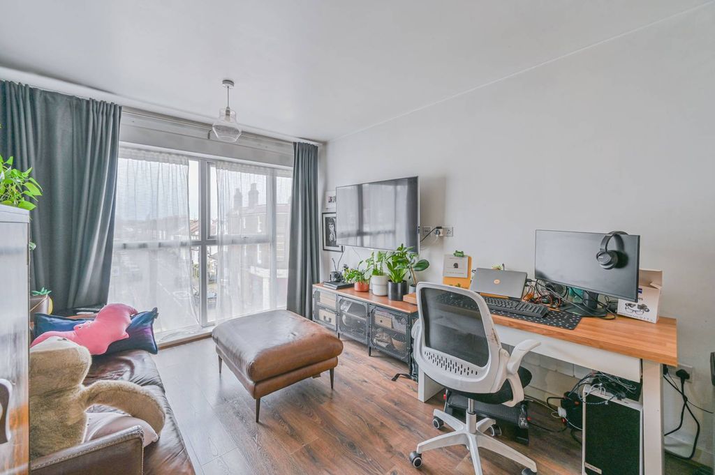 Property photo 2 of 8