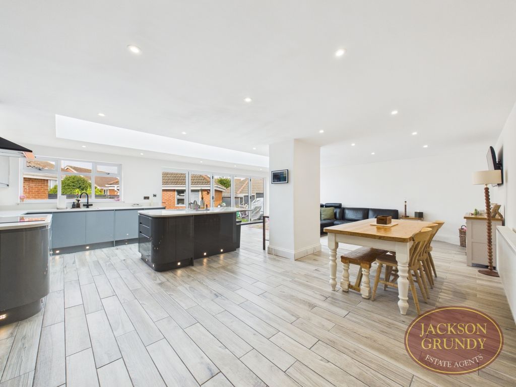 Property photo 3 of 18 Barley Close