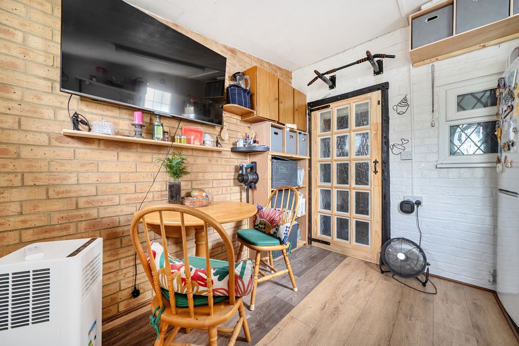 Property photo 3 of 12 Kitchen
