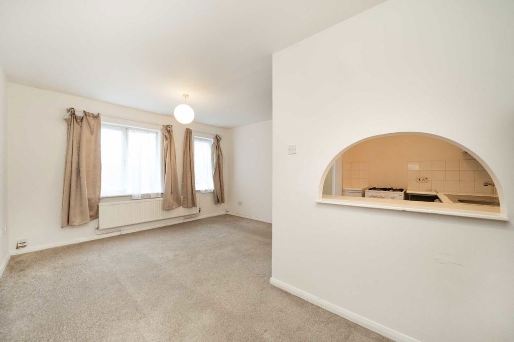 Property photo 3 of 5