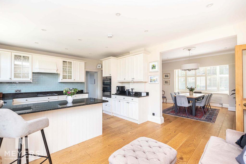 Property photo 2 of 26