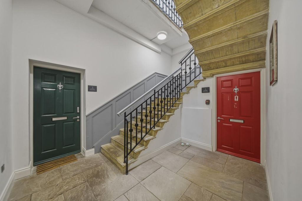 Property photo 2 of 19 Hallway