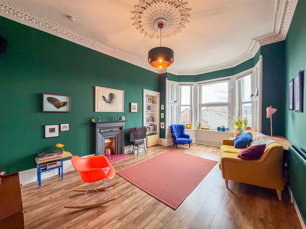 Property photo 2 of 19 Lounge