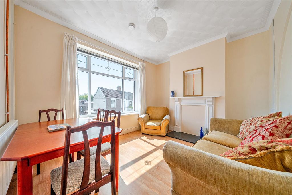 Property photo 3 of 25 1336310-11-689B1A49F2Fb3.Jpg