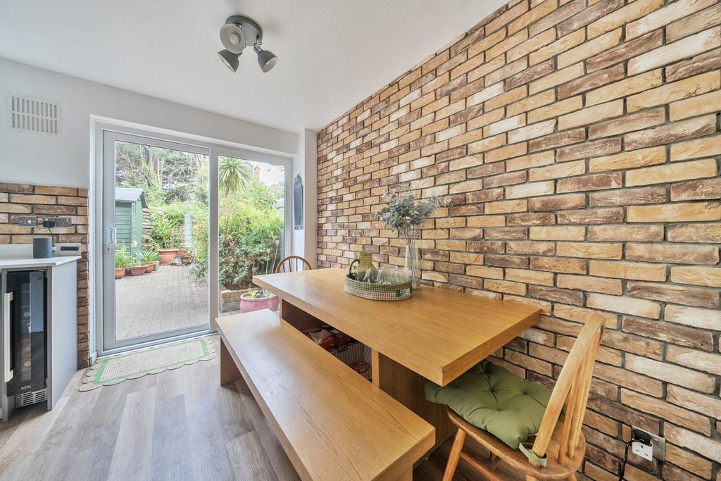Property photo 3 of 21 Dinning Room