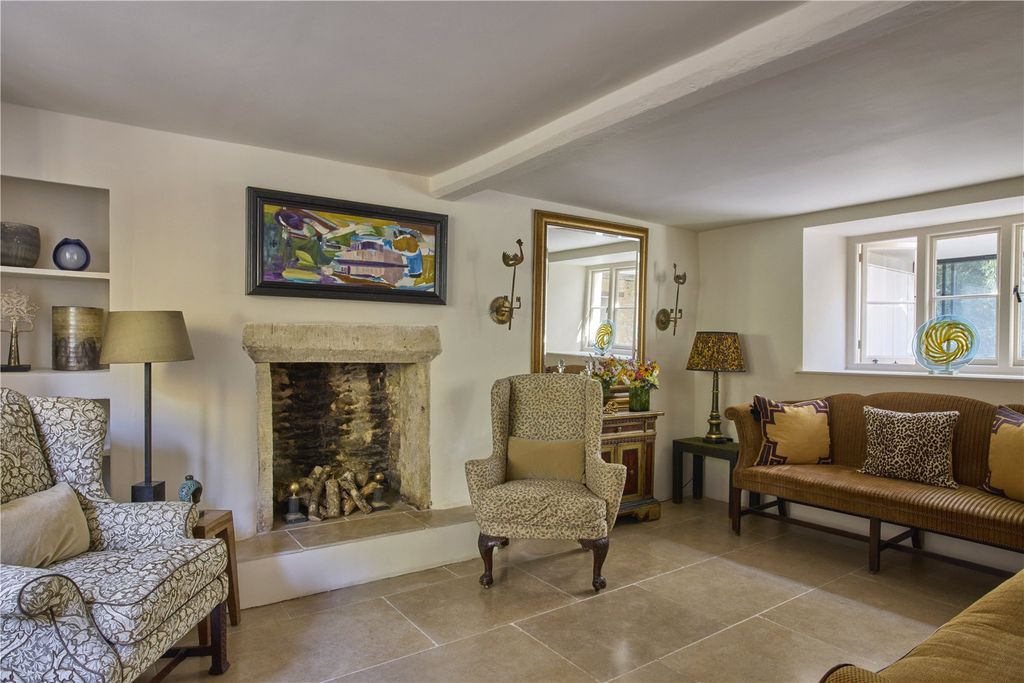 Property photo 3 of 23 Sitting Room