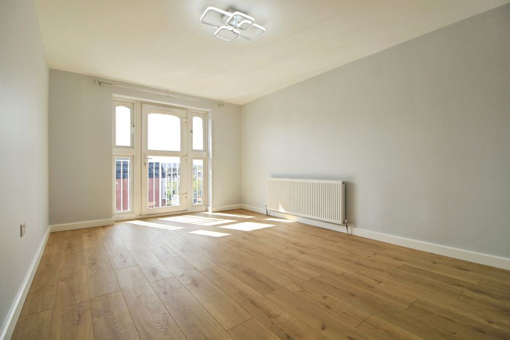 Property photo 2 of 18 Gallery