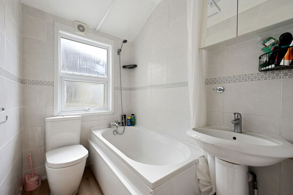 Property photo 3 of 7 Cs - 51 Francis Road - Bathroom3 (1)