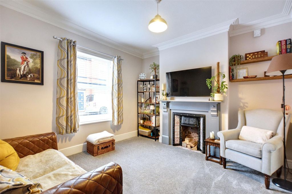 Property photo 2 of 18 Lounge_1.Jpeg