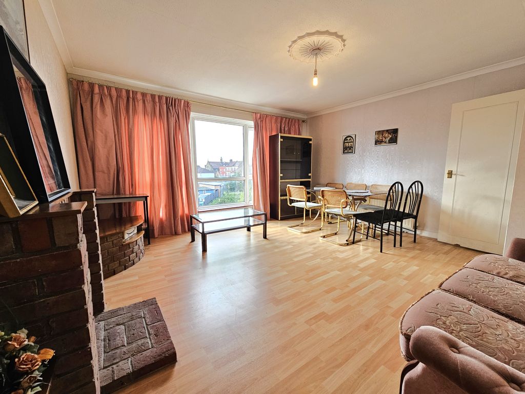 Property photo 2 of 8