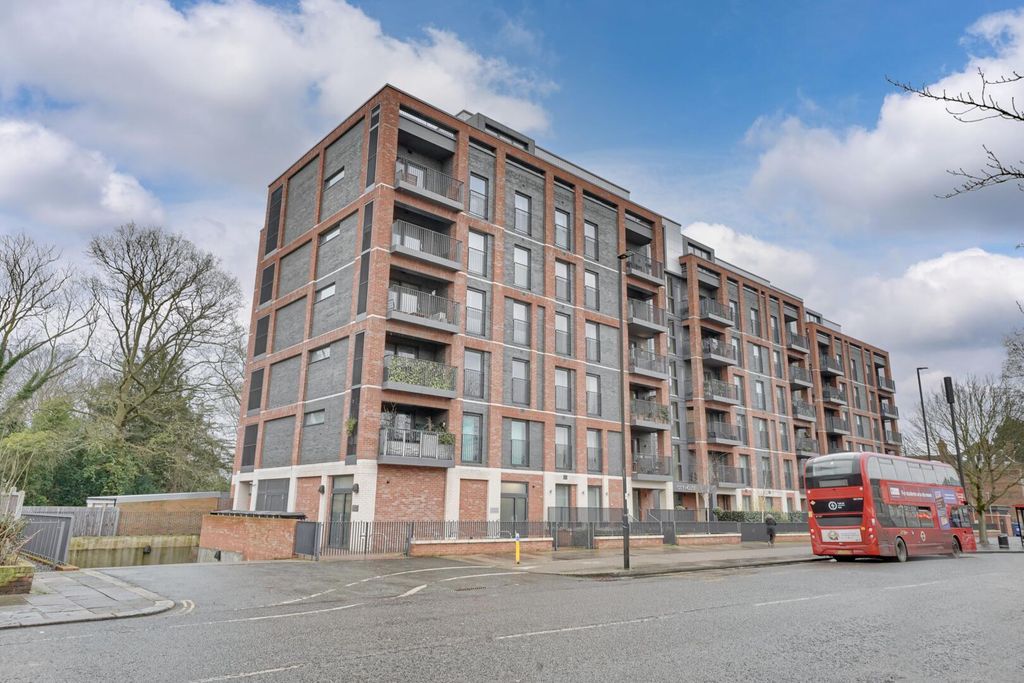 Property photo 2 of 20 Front (Exterior)