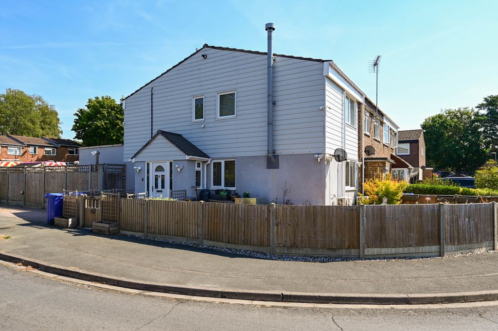 Property photo 1 of 11 74 Silver Hill (11)