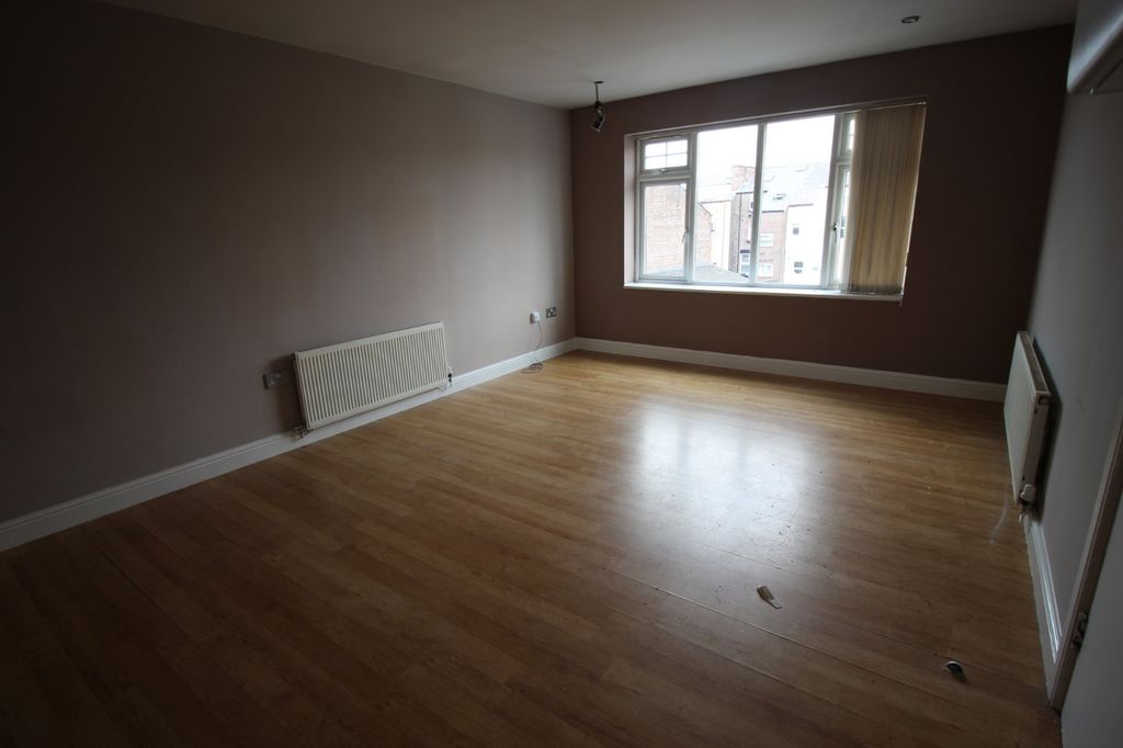 Property photo 3 of 6 Living Room