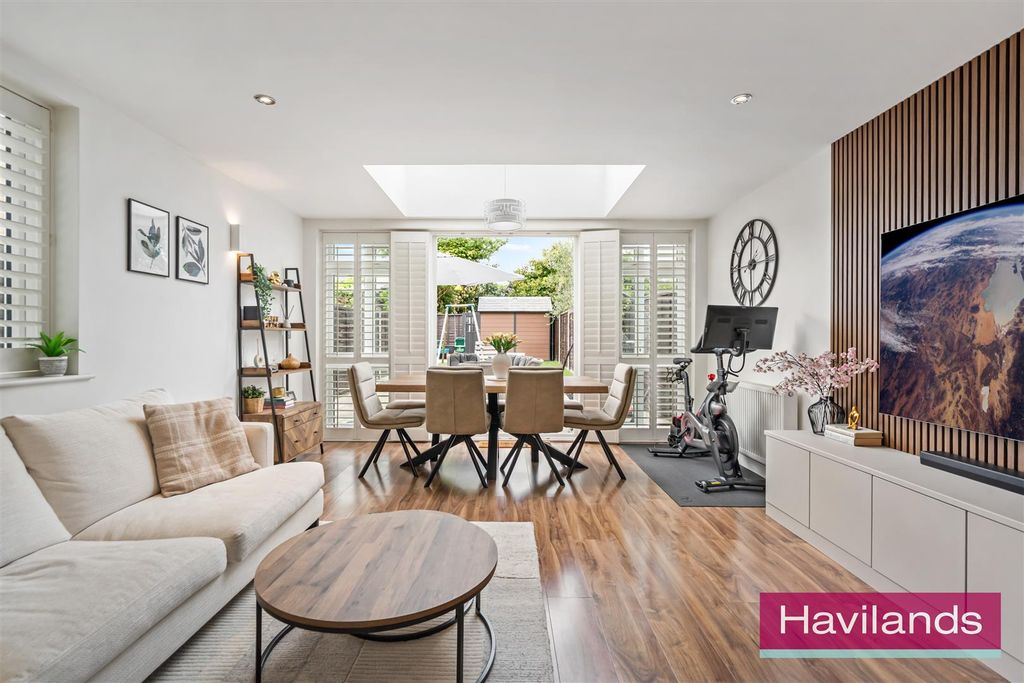 Property photo 3 of 22 Highfield Road-14.Jpg