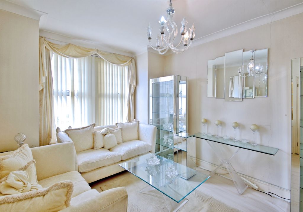 Property photo 2 of 20