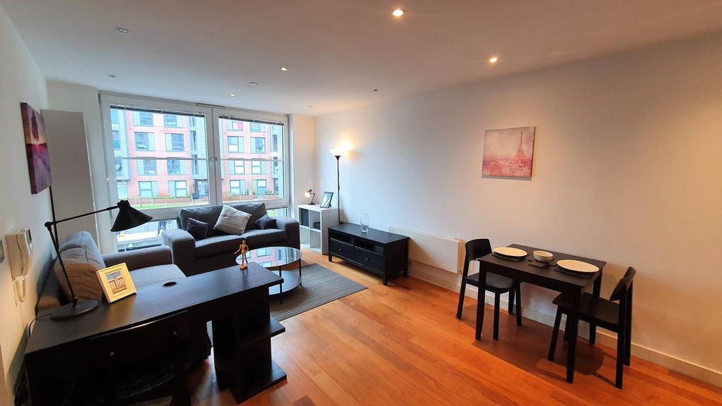 Property photo 2 of 28 Living Room