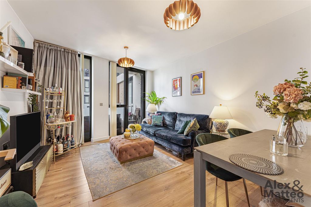 Property photo 1 of 21 Sequoia House