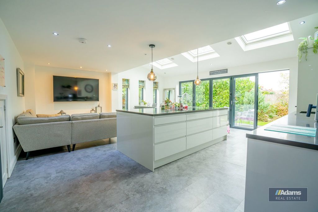 Property photo 1 of 35