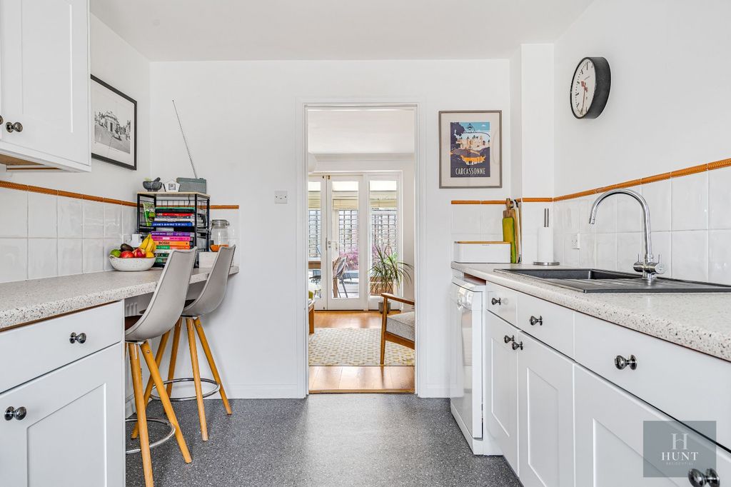 Property photo 3 of 17 Kitchen