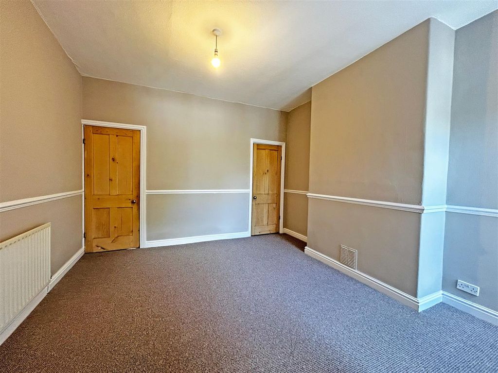 Property photo 3 of 16 Living Room