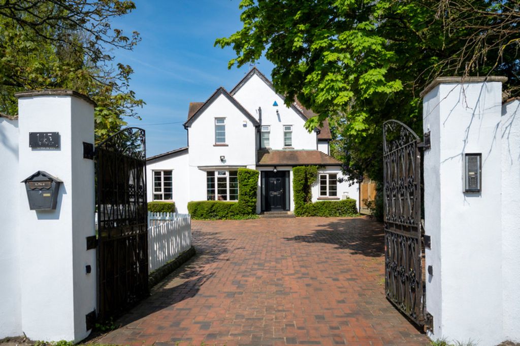 Property photo 1 of 43