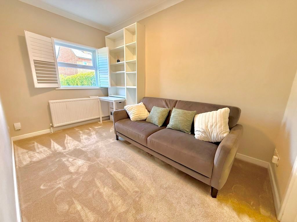 Property photo 2 of 12 Lounge