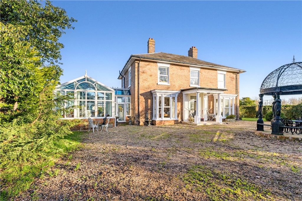 Property photo 2 of 32 Picture No. 15