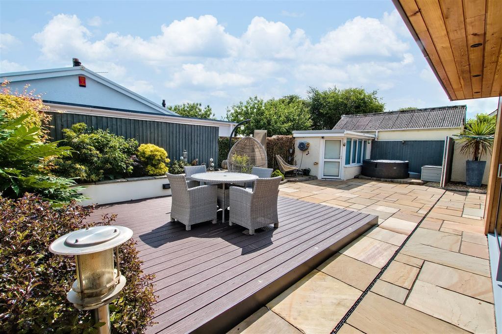 Property photo 2 of 52 Rear Garden