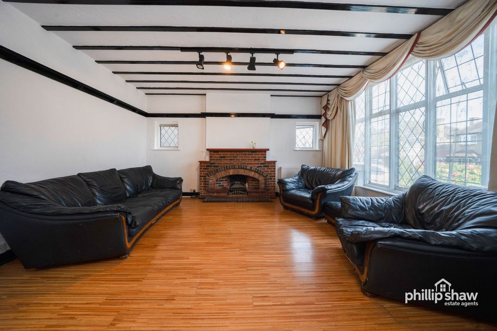 Property photo 3 of 18
