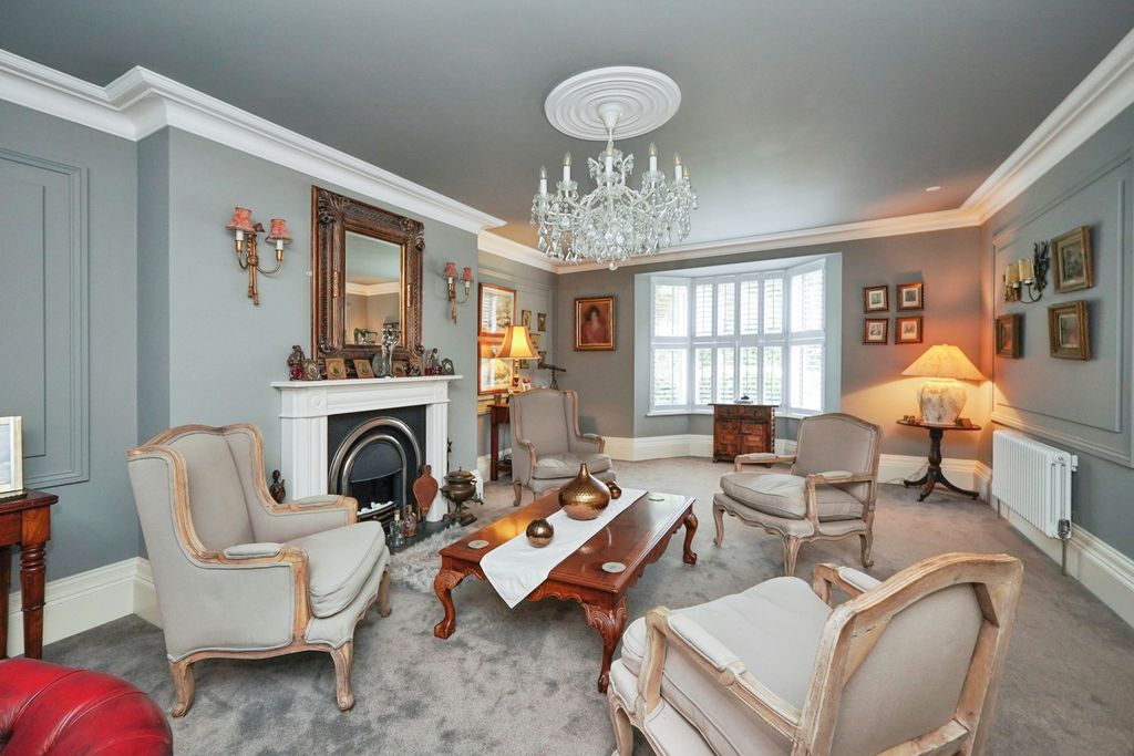 Property photo 3 of 31 Sitting Room