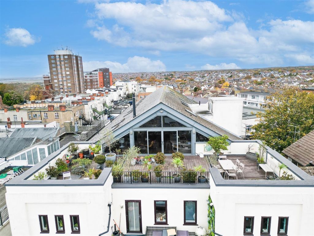 Property photo 1 of 46 Roof Garden