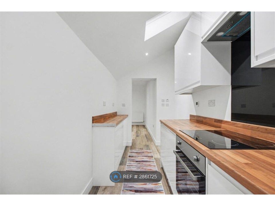 Property photo 3 of 26 Kitchen