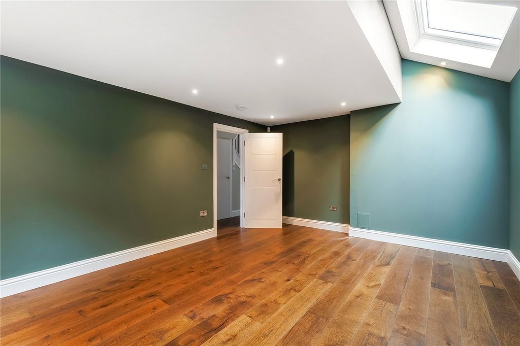 Property photo 3 of 15 Sitting Room