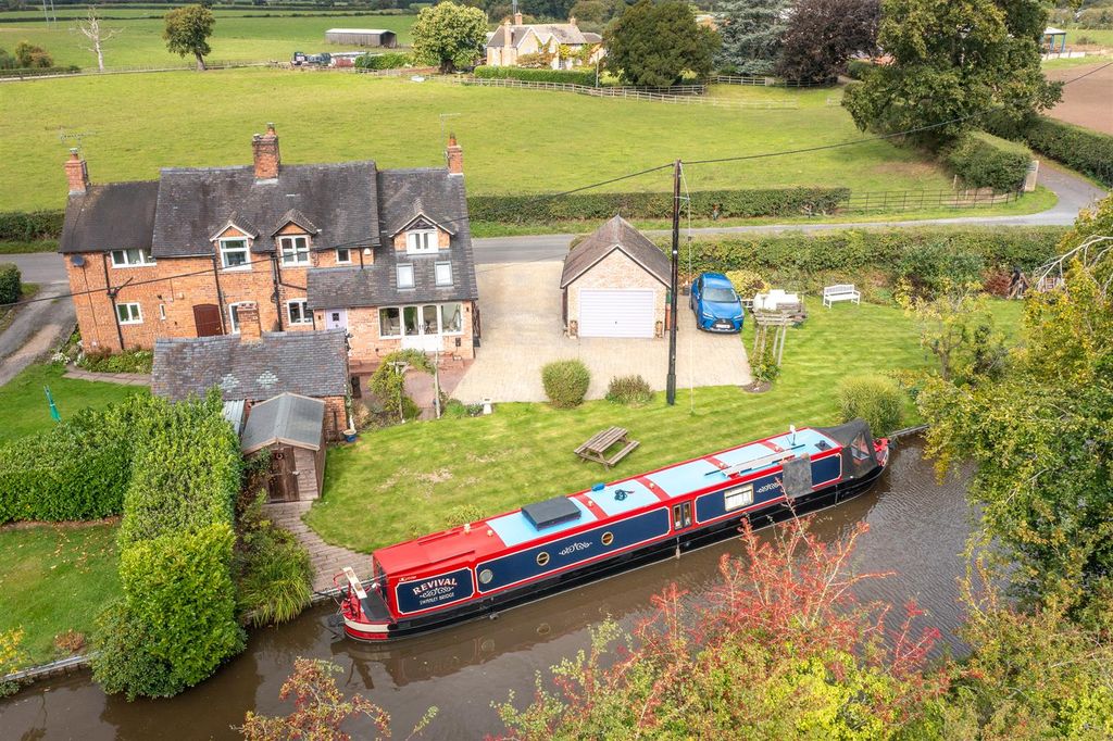 Property photo 3 of 36 1Swanleybridgecottage-2.Jpg