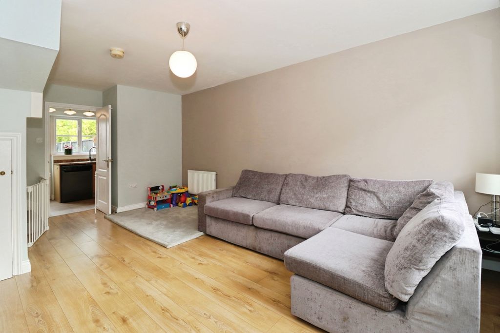 Property photo 3 of 13 Pbox-Img.Jpg