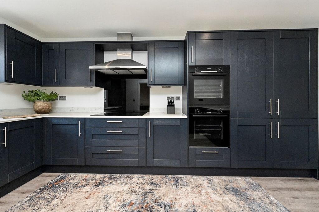 Property photo 2 of 25