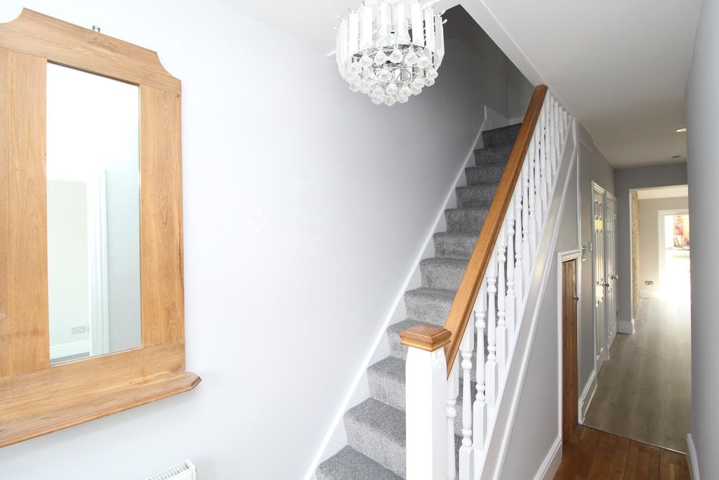 Property photo 2 of 16 Hallway