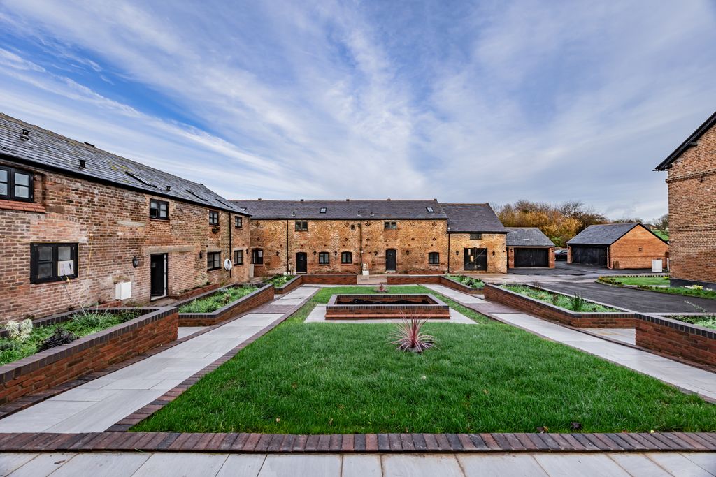 Property photo 2 of 21 Picture No. 13