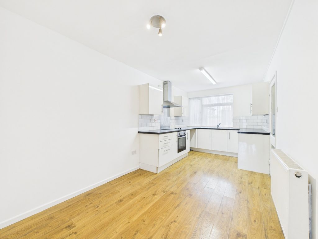 Property photo 3 of 13 4455323