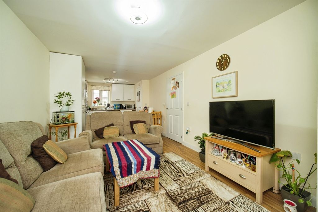 Property photo 2 of 13