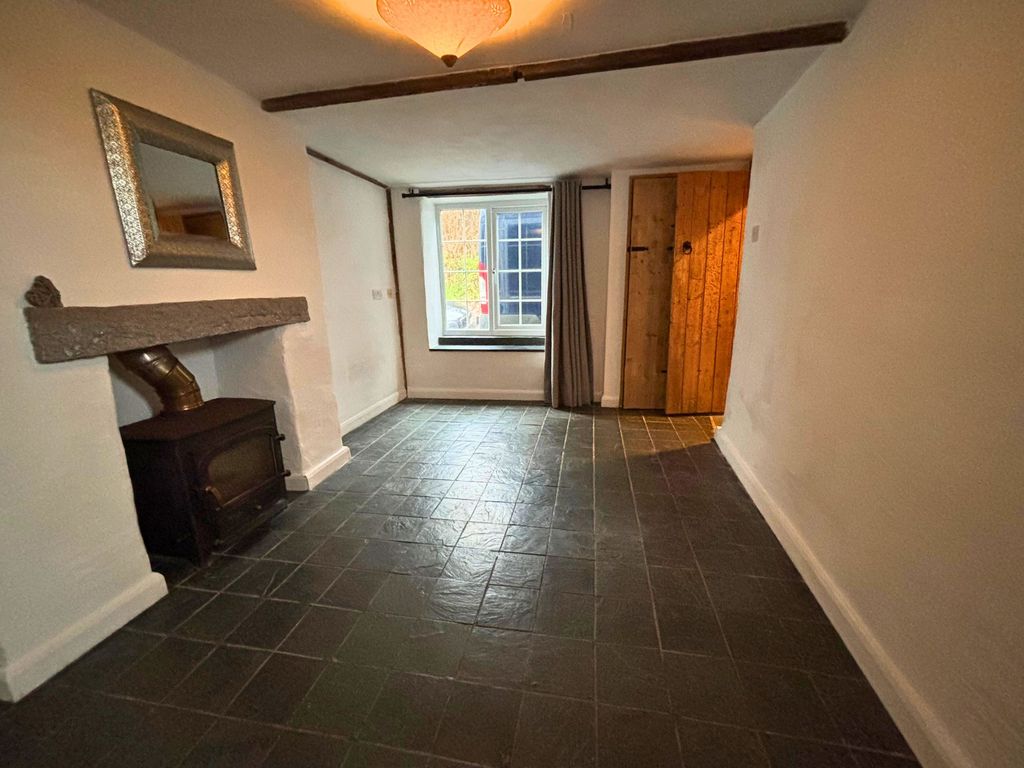 Property photo 1 of 20 Living Room