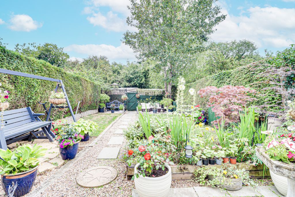 Property photo 3 of 19 Garden