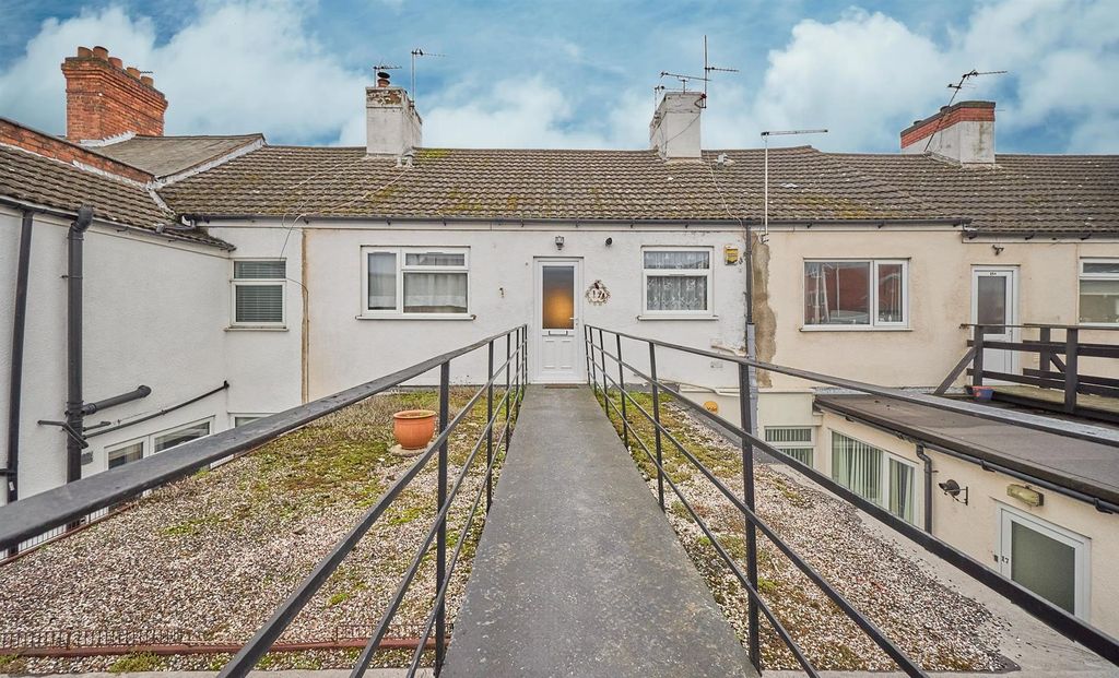 Property photo 1 of 5 Snapedit_1763042132331.Jpg