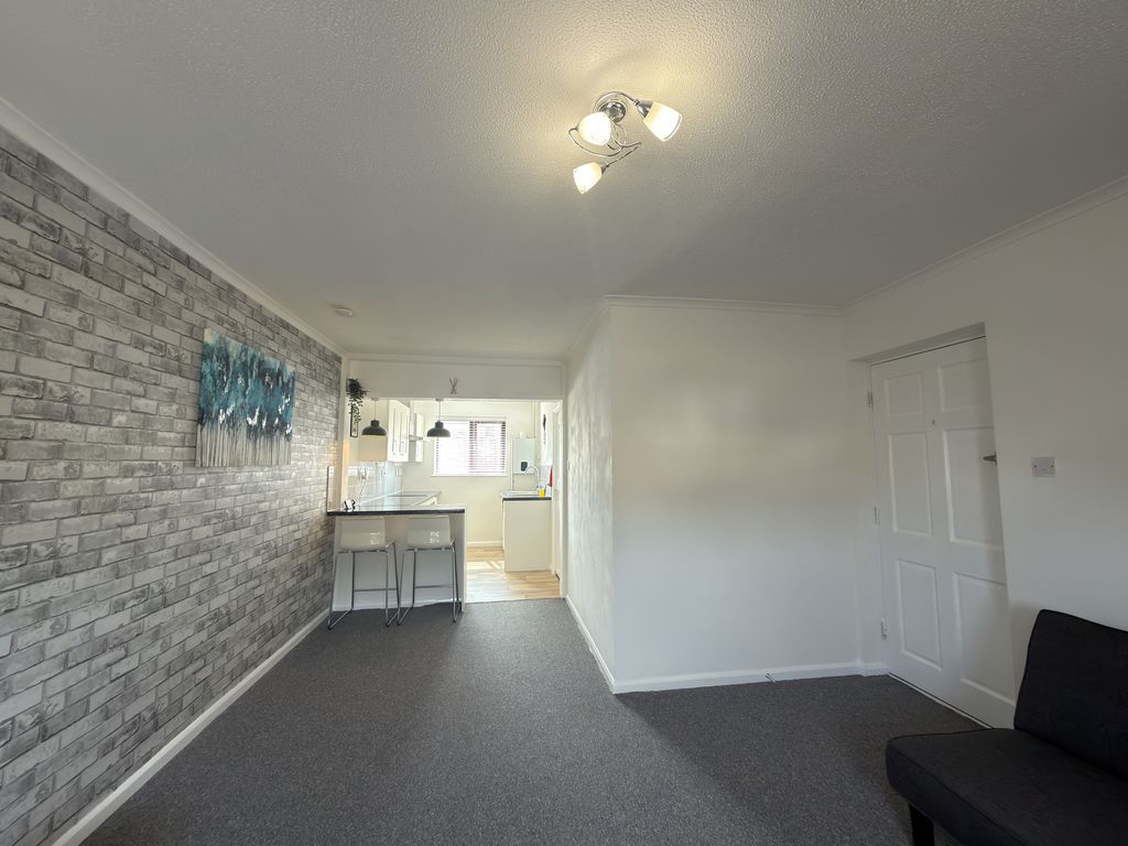 Property photo 3 of 7 Lounge To Kitchen