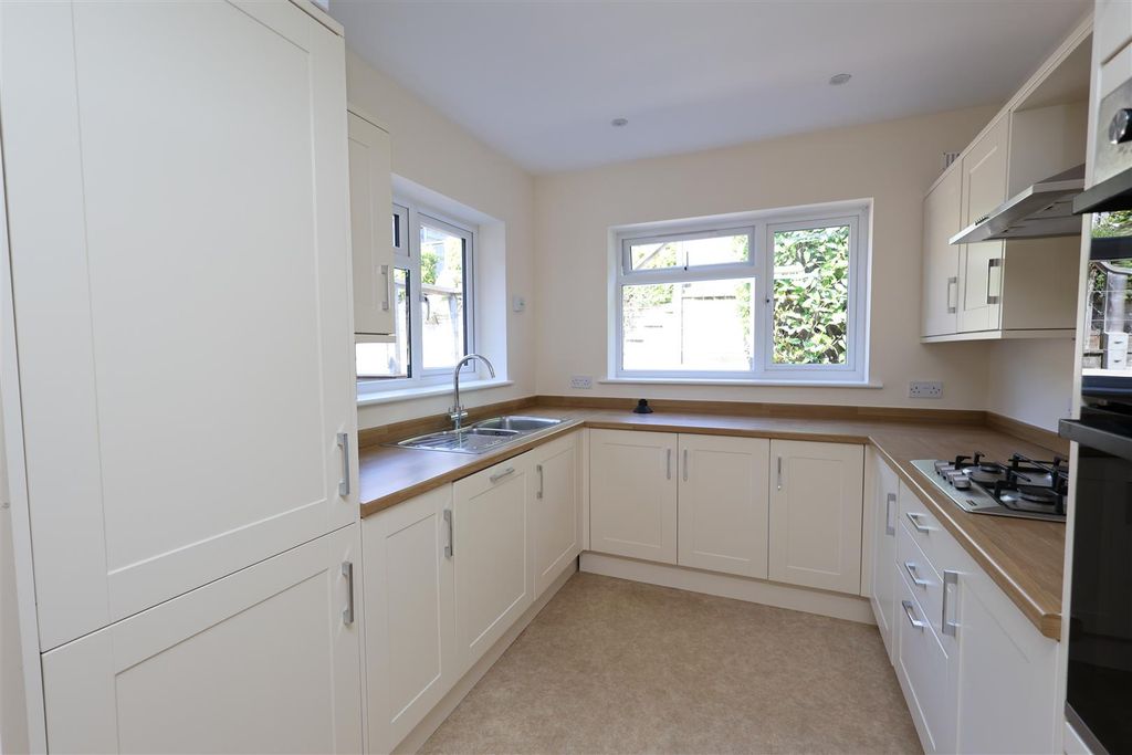 Property photo 2 of 25 Kitchen