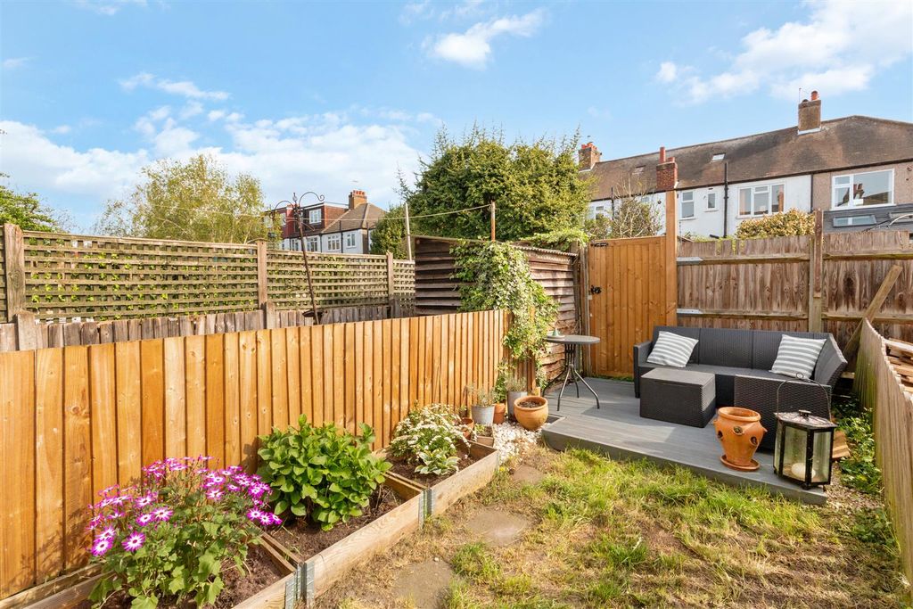 Property photo 2 of 11 Garden